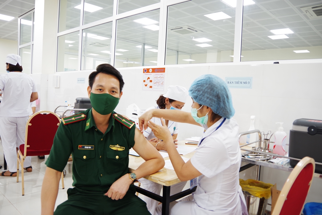 Hơn 300 cán bộ, chiến sĩ được tiêm vaccine phòng Covid-19